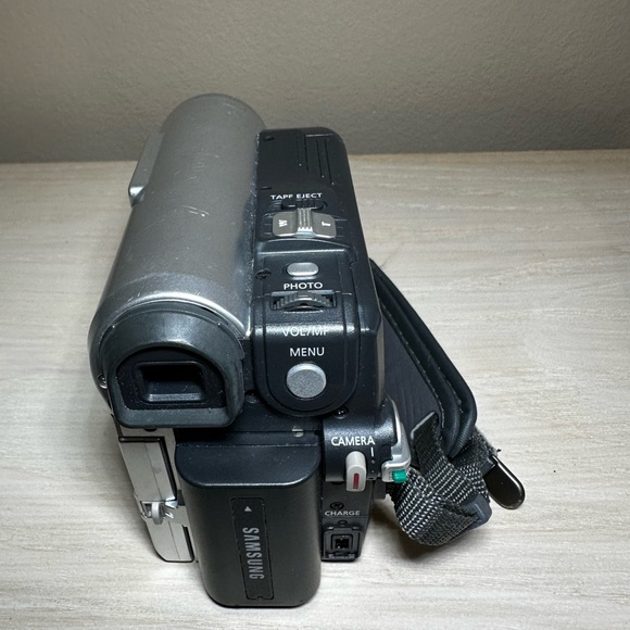 Samsung Digital-Cam SC-D353 NTSC Mini DV Camcorder UNTESTED No Charger for parts - Picture 3 of 11